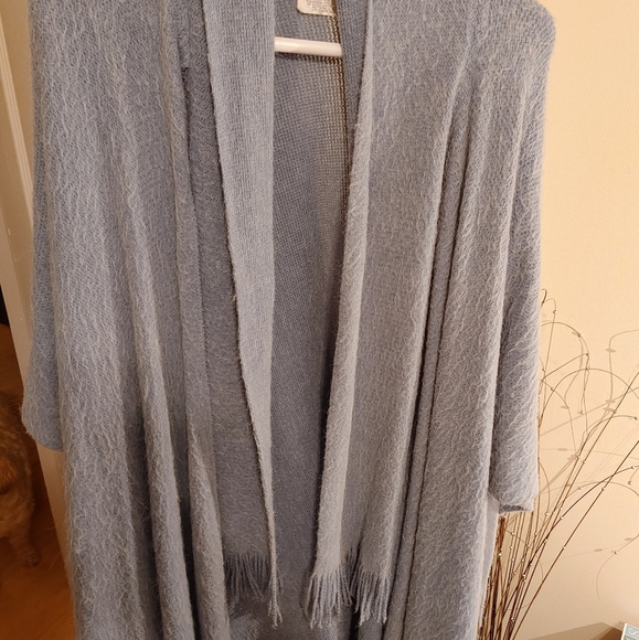 Gray Cape - Picture 1 of 2